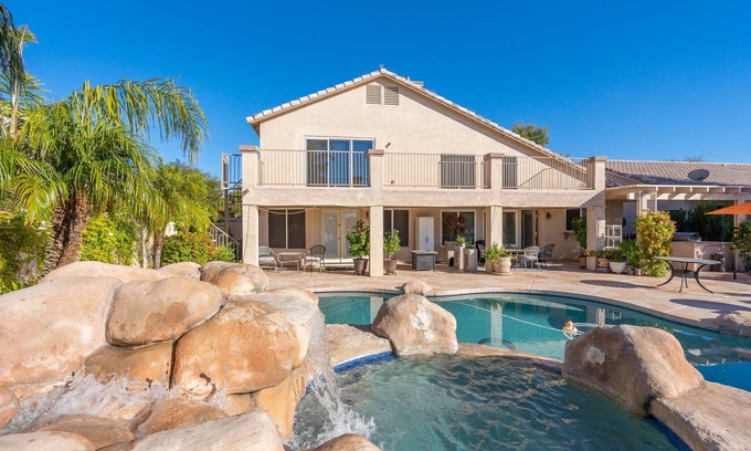 Garden Lakes Estates House | Beautiful sunset Lakehouse with with amazing views and heated pool and jacuzzi !