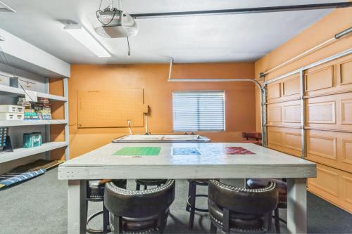 West University House | Beautiful Sunsets at 3BR Villa in Reno