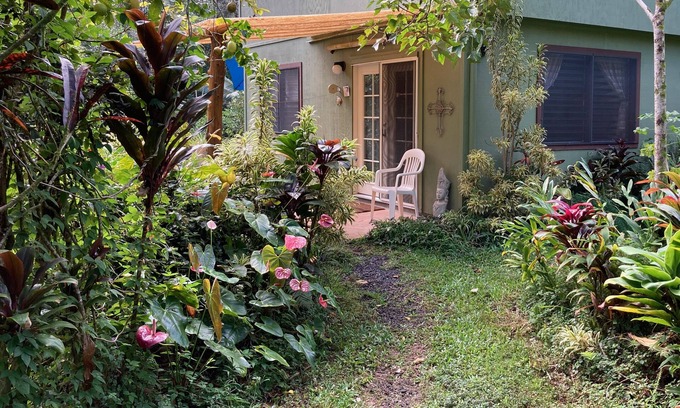Keaau Apartment | Beautiful Surroundings- Private Lanai- Near Ocean