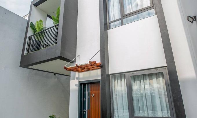 Adenta House | Beautiful townhome in a gated community community and 35mins from the Airportn
