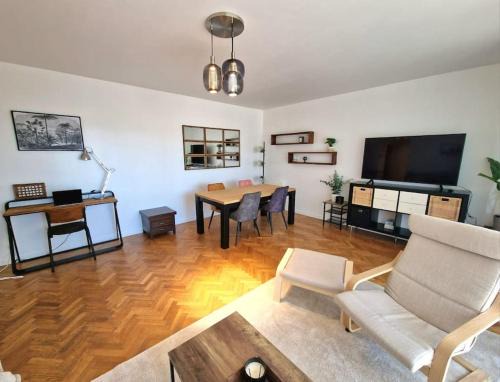 Le Plessis-Robinson Apartment | Beautiful T3, 10 min Paris, free parking