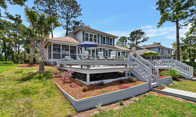South Beach Villa | Beautiful Three Bedroom Townhome with Stunning Water Views ~ 7 Lands End Road