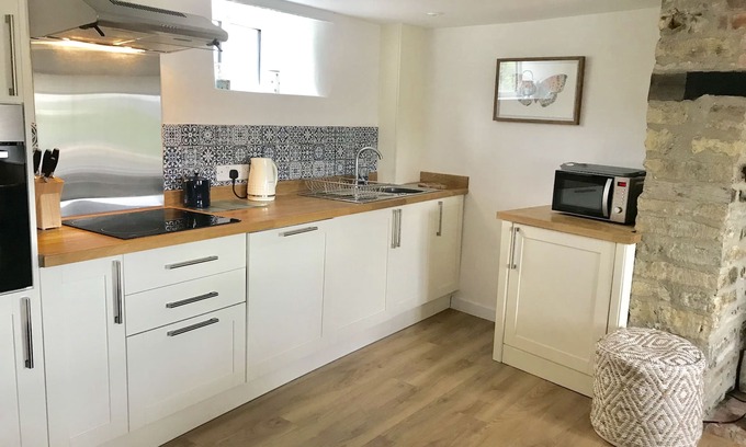 Axminster Cottage | Beautiful thatched country cottage, quiet countryside position .