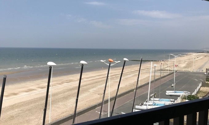 Blonville-sur-Mer Apartment | Beautiful three room apartment on the beach, superb view