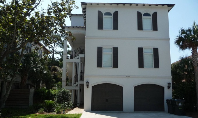 Saint Simons Island Condo | Beautiful Top Floor condo with Ocean View!