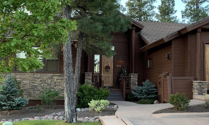 Torreon Cabin | Beautiful Torreon Lodge on 18th Fairway with Golf Privileges