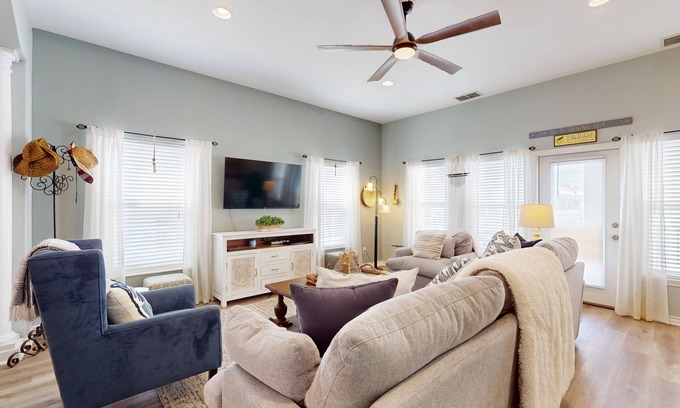 Corpus Christi House | Beautiful townhome with pool & central AC - short walk to beach, dog-friendly