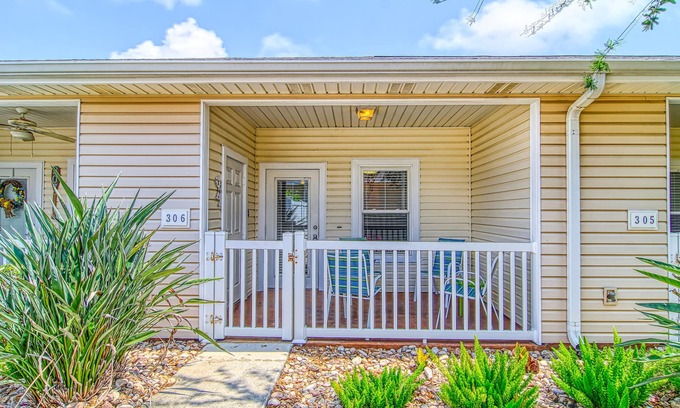 Corpus Christi House | Beautiful townhouse with pool & patio - short walk to beach