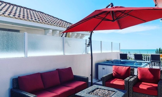 Bay Esplanade House | Beautiful Townhome with Private Rooftop