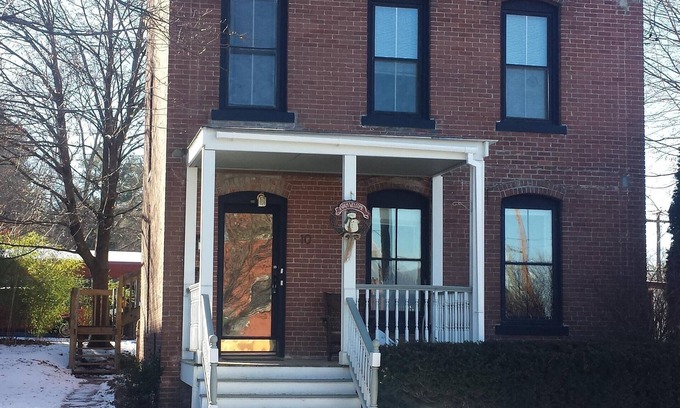 Turners Falls Apartment | Beautiful Townhouse In Turners Falls!