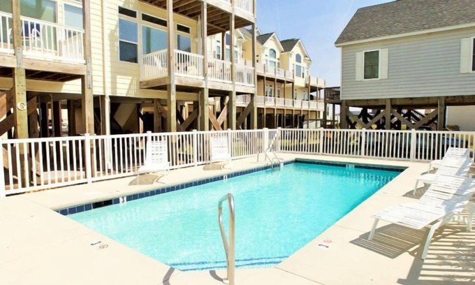 Surf City House | Beautiful Townhouse, Community Pool and Beach Access