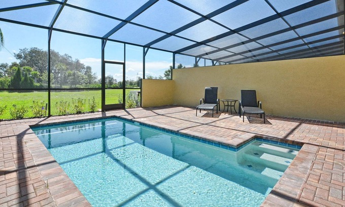 Loughman House | Beautiful Townhouse, Large Private Deck w/pool, Disney Themed rooms, Contact Free Check-in, Free Wifi, BBQ Grill!!