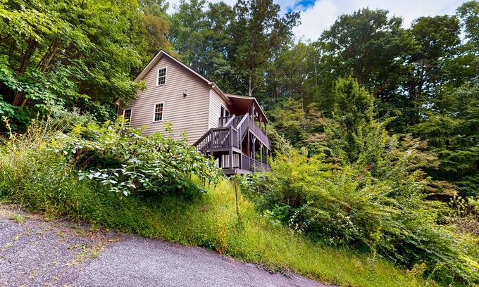 Banner Elk House | Beautiful tree-lined home with mountain view balcony & grill - near outdoor rec