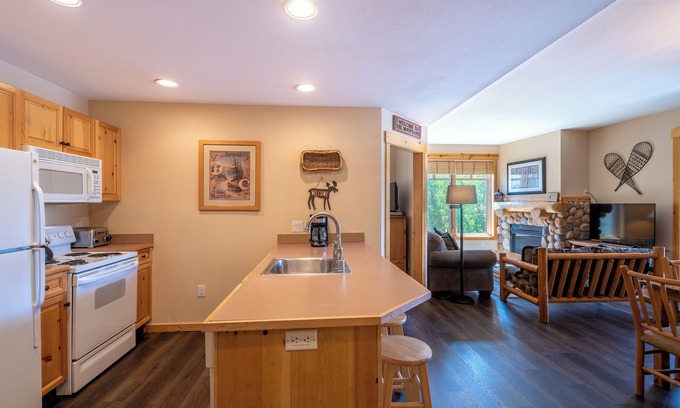 Copper Mountain Village Condo | Beautiful Tucker Mountain Lodge 2 bedroom Corner Unit