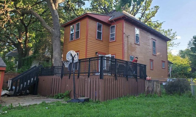 Albert Lea House | Beautiful Two Story Home by Fountain Lake and Mayo Clinic