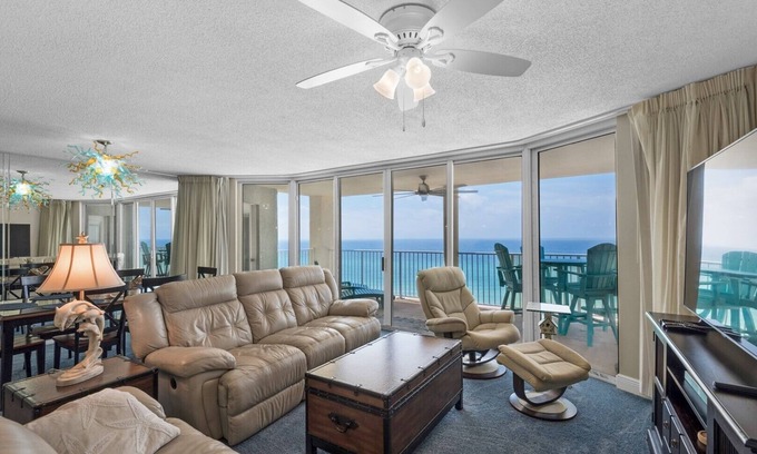 Long Beach Condo | BEAUTIFUL Two bedroom! FREE BEACH CHAIRS!