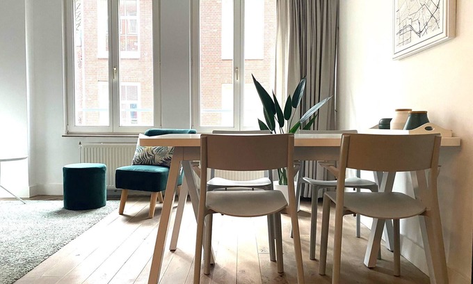 De Weteringschans Apartment | Beautiful UNESCO Canal District Apartment