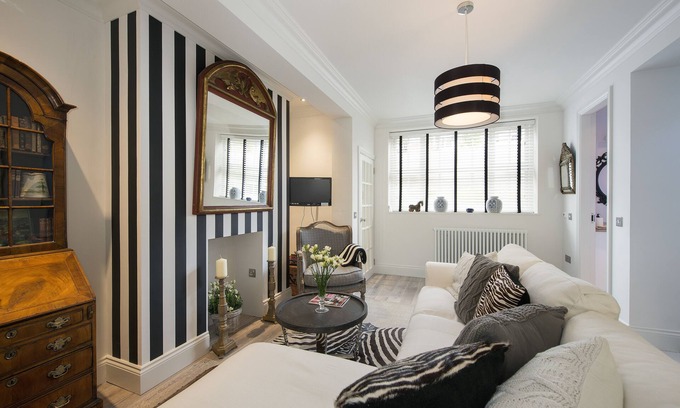 Brompton & Hans Town Apartment | Beautiful Unique Kensington & Chelsea Ground Floor Apartment with Garden