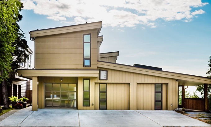 Downtown Anchorage House | Beautiful uniquely designed triplex w/2 hot tubs, ocean views, grill, fireplace