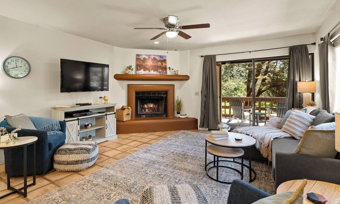 Oak Creek House | Beautiful, Updated & Charming 2 BR/2.5BA on Golf Course! Pool and Amazing Views!