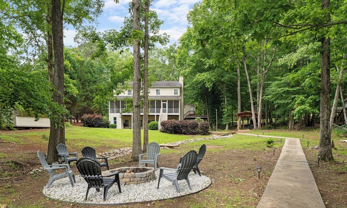 Lake Oconee House | Beautiful Updated Lake House w/private deep water dock