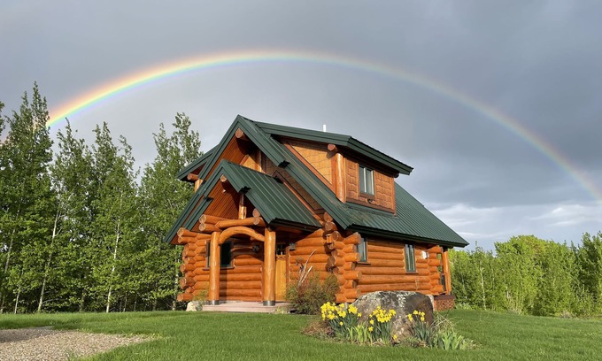 Tetonia Cabin | Beautiful upscale retreat for travelers who value beauty and seclusion.