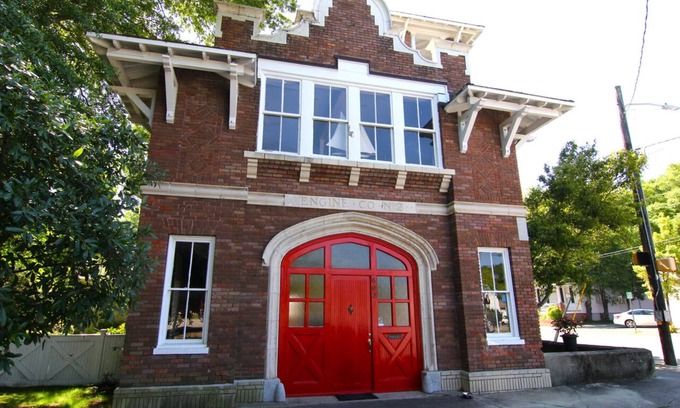 Wilmington Historic District Apartment | Beautiful Upstairs Suite in The Historic Firehouse At 5th Ave. & Castle St.