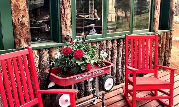 Green Mountain Falls Cabin | Beautiful Narnia on Pikes Peak - Your adventure begins here!