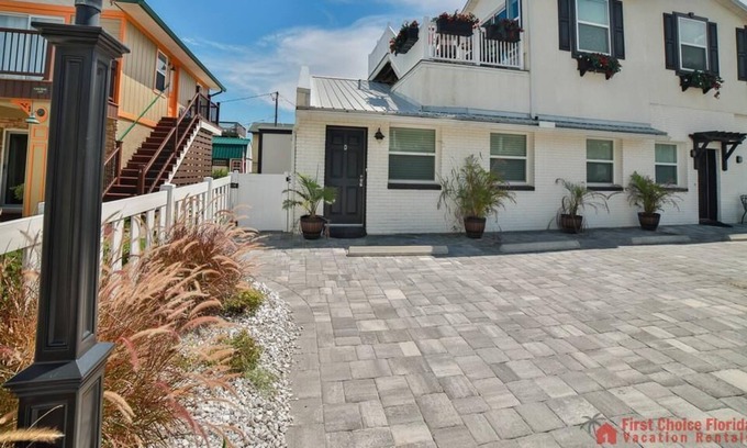 St. Augustine Beach House | Beautiful 2/2 ~ Pet Friendly ~ Steps to the Beach!
