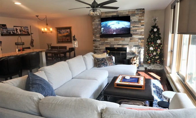 Vail Condo | Beautiful Vail Mountain View Condo with Shuttle to Skiing - sleeps 6! Simba Run
