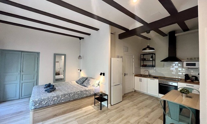 En Corts Apartment | Beautiful Valencian House Nice Balcony Ruzafa