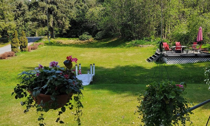 Back Loop House | Beautiful valley retreat only 2.6 miles from the glacier and close to airport!