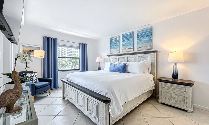 Vanderbilt Beach Condo | Beautiful Vanderbilt Beach - Naples Beach - Great Water View