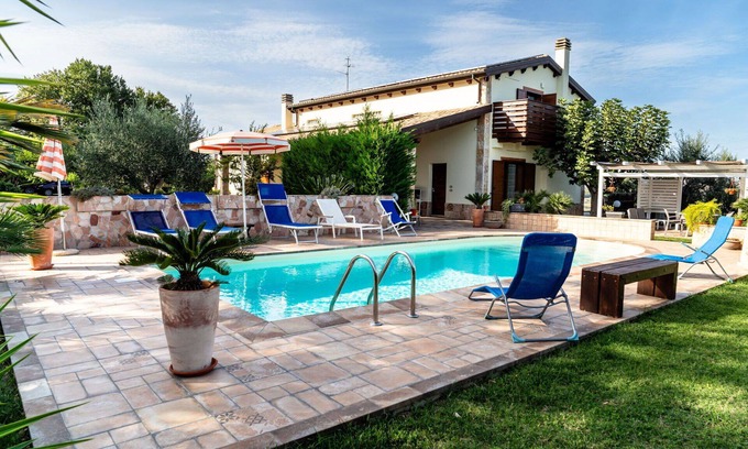 Citta Sant'Angelo House | Beautiful villa for 5 guests with A/C, WIFI, pool, TV, patio and parking