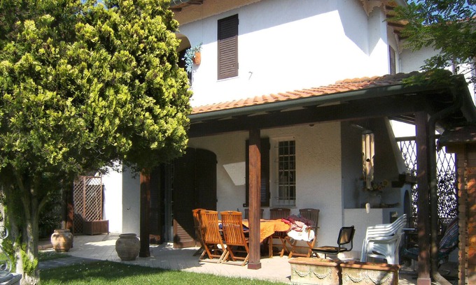 Lido delle Nazioni House | Beautiful villa with large garden in a corner a few steps from the sea