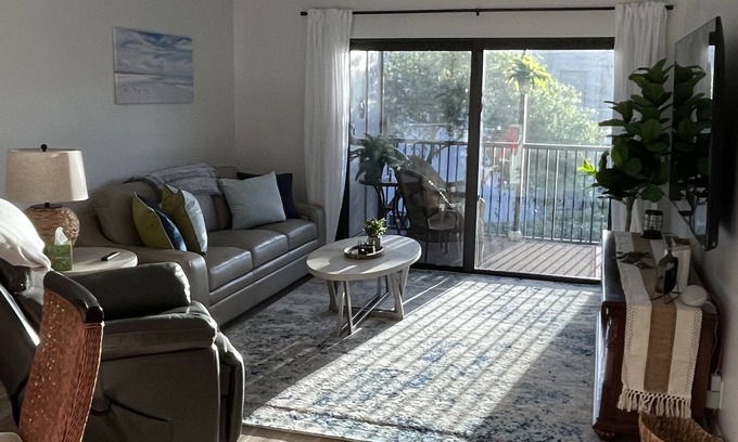 Deerfield Beach Apartment | Beautiful Views-recently fully renovated, upper apartment, brand new furniture.