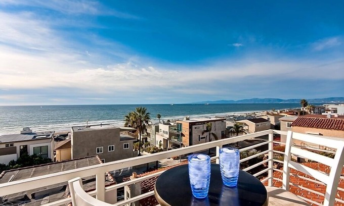 Sand Section Hotel | Beautiful Views - Sand Section of Manhattan Beach