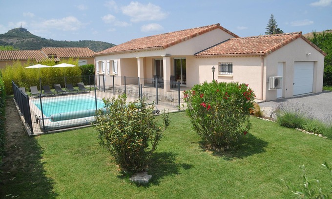 Vallon-Pont-d'Arc Villa | Beautiful villa 6 pers 3 rooms fenced with private pool in Vallon Pont d'Arc