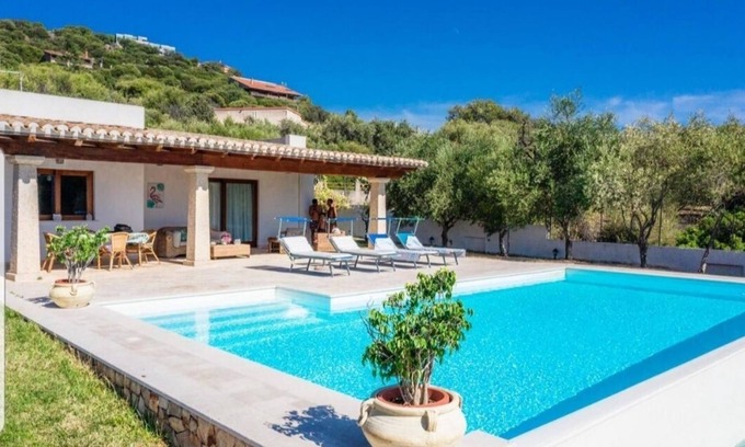 Quartu Sant'Elena Villa | BEAUTIFUL VILLA WITH PRIVATE POOL, 150 METERS FROM THE SEA