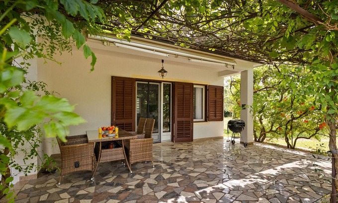Kadumi Villa | Beautiful Villa Casa Theresa with grill in Porec