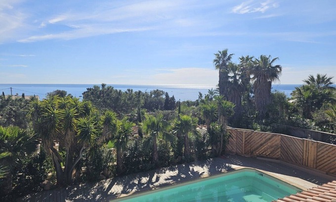 Antheor Villa | Beautiful villa for 10 people, large swimming pool, air con, close to the sea