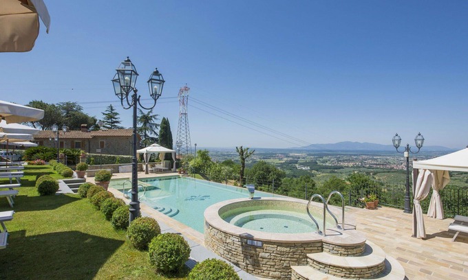Giugnano Villa | Beautiful villa for 5 guests with WIFI, A/C, pool, TV, panoramic view and parking