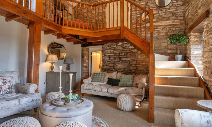 Buxton House | Beautiful villa for 12 guests with WIFI, pets allowed and parking