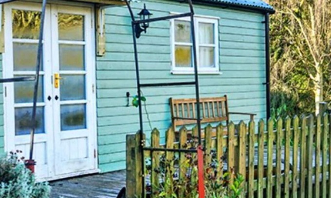 Coalbrookdale House | Beautiful villa for 2 guests with WIFI and pets allowed