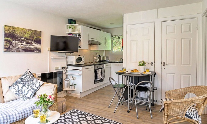 St Teath House | Beautiful villa for 4 guests with WIFI and parking