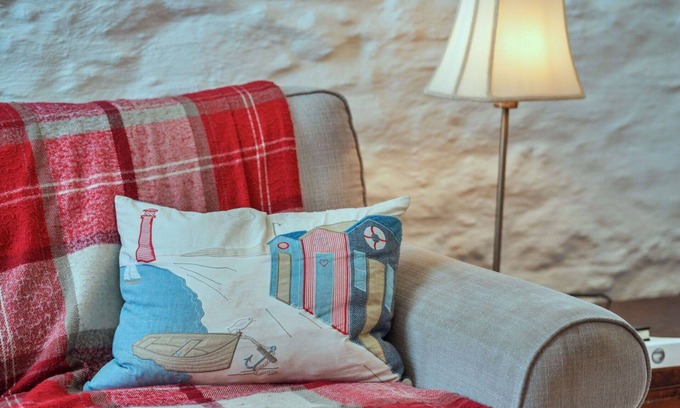 Kingsand House | Beautiful villa for 4 guests with WIFI, pets allowed and parking