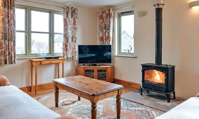 Craven Arms House | Beautiful villa for 4 guests with WIFI, pool and terrace