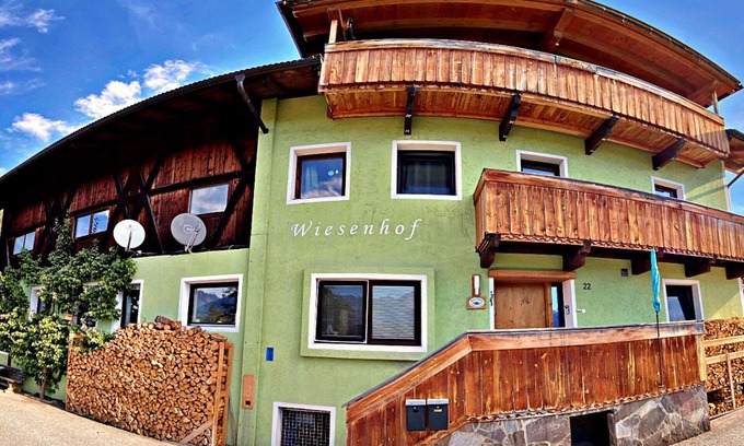 Leithen Villa | Beautiful villa for 4 people with WIFI, TV and balcony