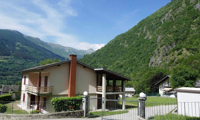 Blenio House | Beautiful villa for 5 guests with WIFI, TV, terrace, pets allowed, panoramic view and parking
