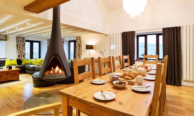Bretherdale House | Beautiful villa for 10 guests with WIFI, TV and parking